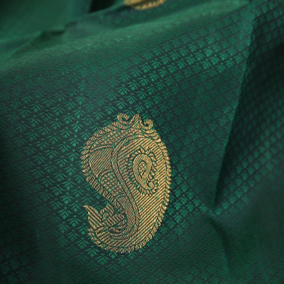 Green color kanchipuram silk saree